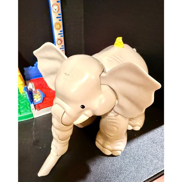 Fisher-Price Little People Big Animal Zoo animals truck zoo keeper ball of food - Picture 4 of 10